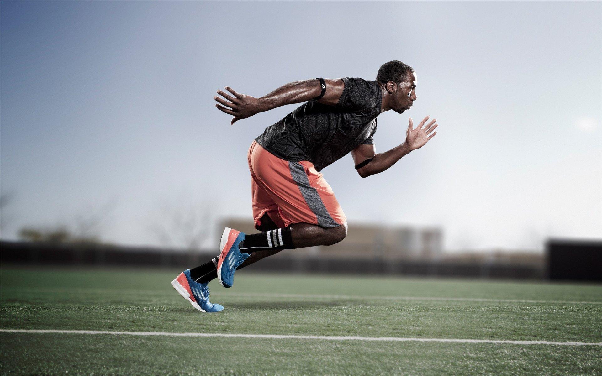 晋级下一阶段首场状态出色，日本队观众沸腾！，詹姆斯重返赛场观众掌声雷动